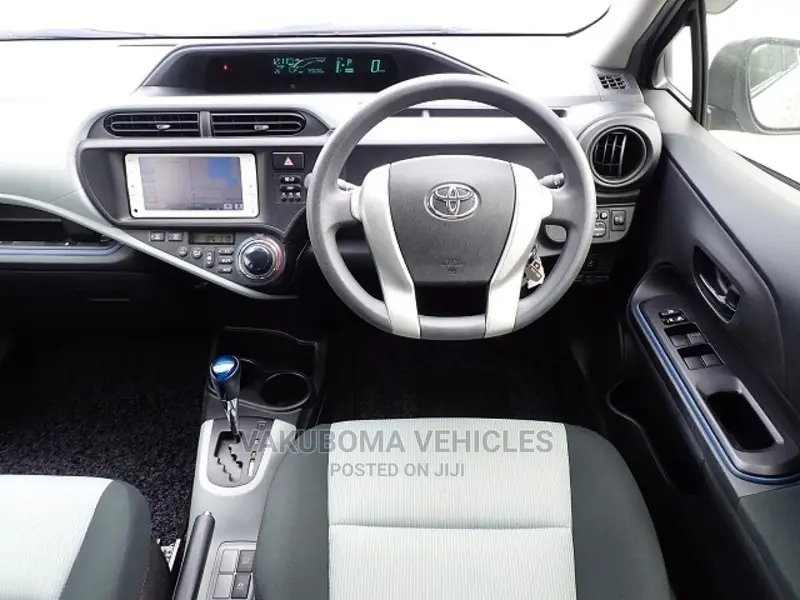 Toyota Aqua 2013 Silver
