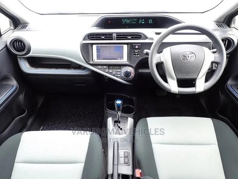 Toyota Aqua 2013 Silver