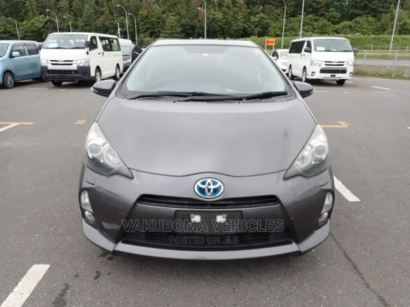 Toyota Aqua 2012 Gray