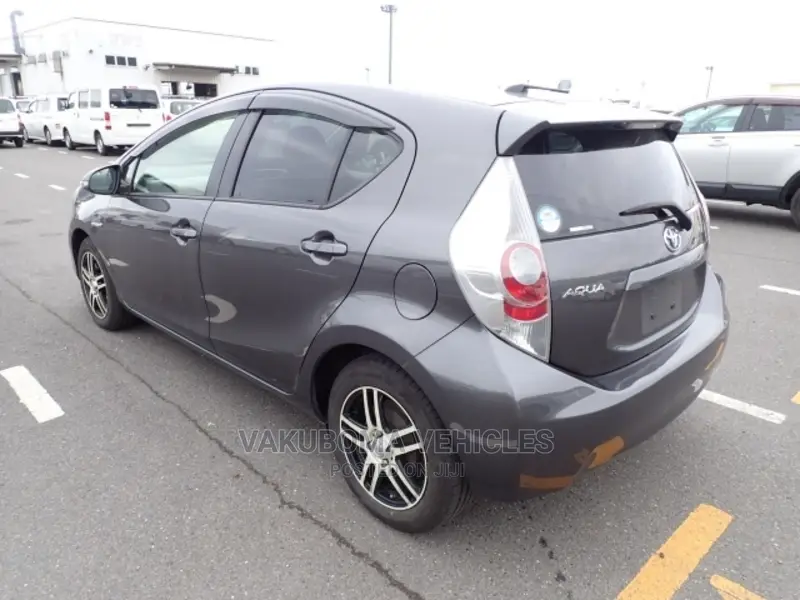 Toyota Aqua 2012 Gray