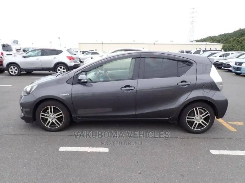 Toyota Aqua 2012 Gray