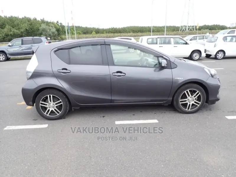 Toyota Aqua 2012 Gray