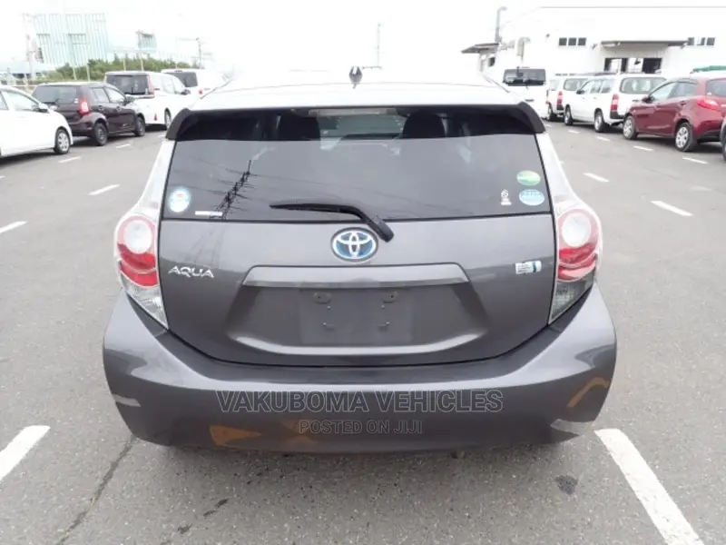 Toyota Aqua 2012 Gray