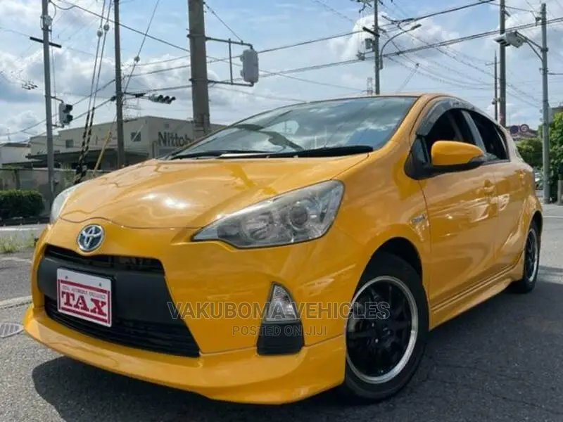 Toyota Aqua 2013 Yellow