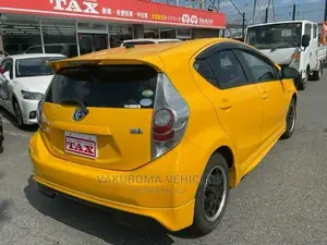 Toyota Aqua 2013 Yellow