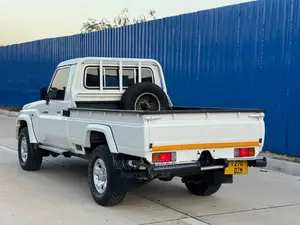 Toyota Land Cruiser 2016 White