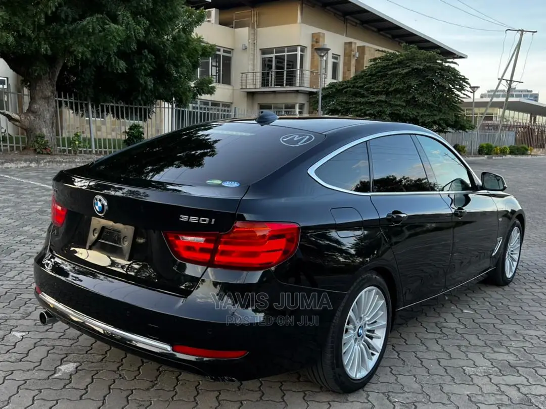 BMW 320i 2015 Black