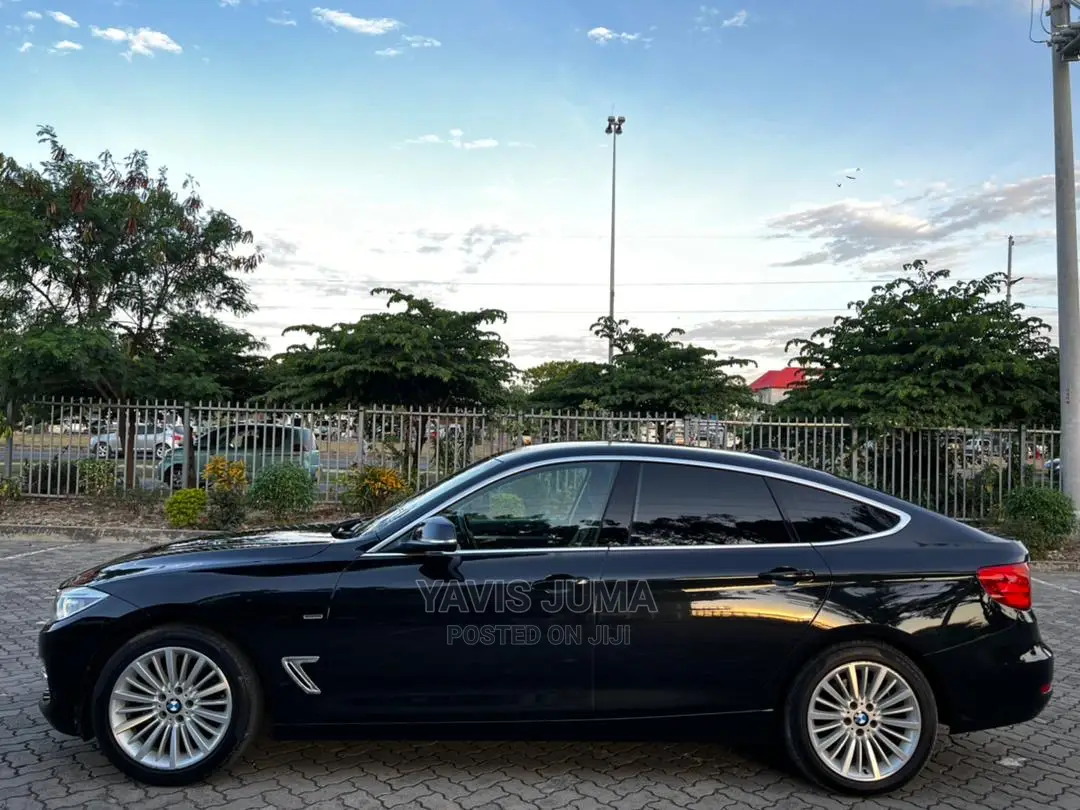 BMW 320i 2015 Black