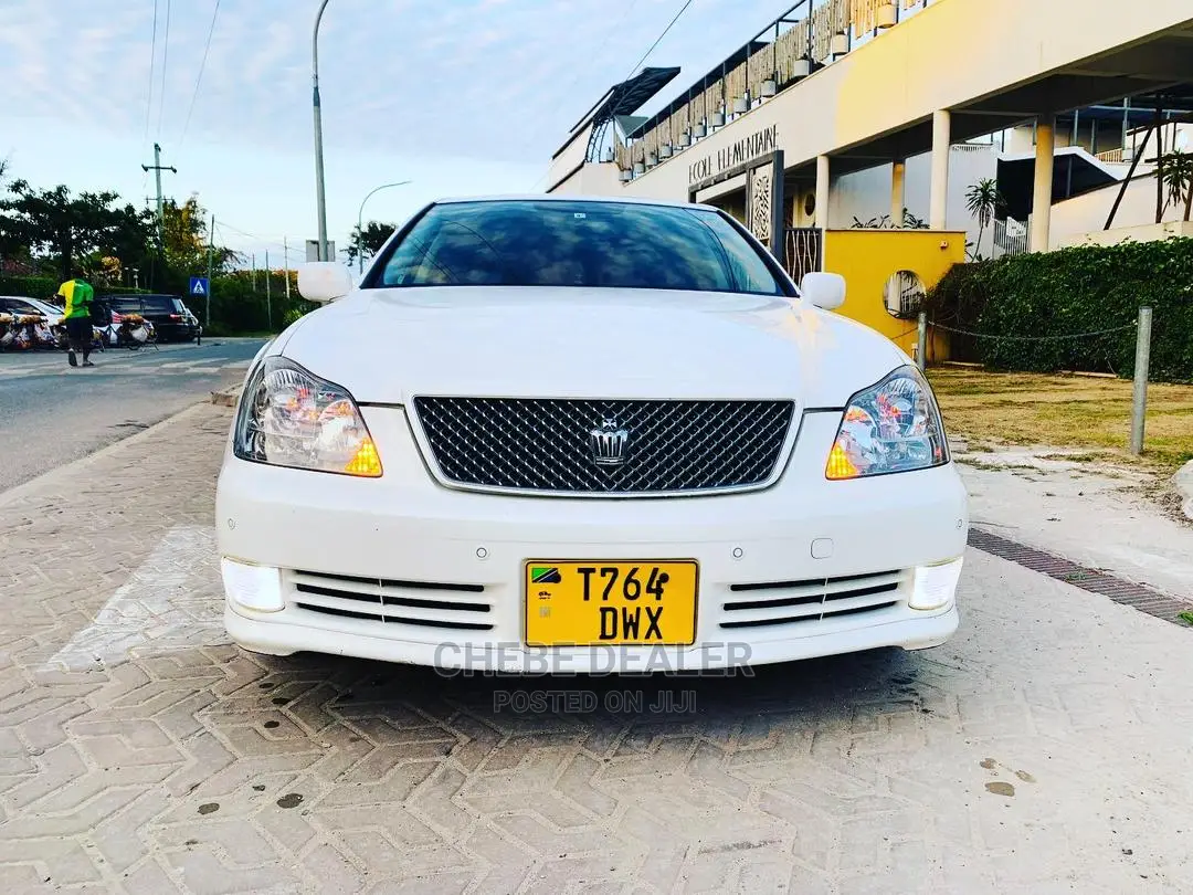 Toyota Crown 2004 White