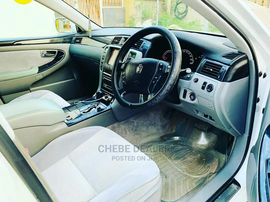 Toyota Crown 2004 White