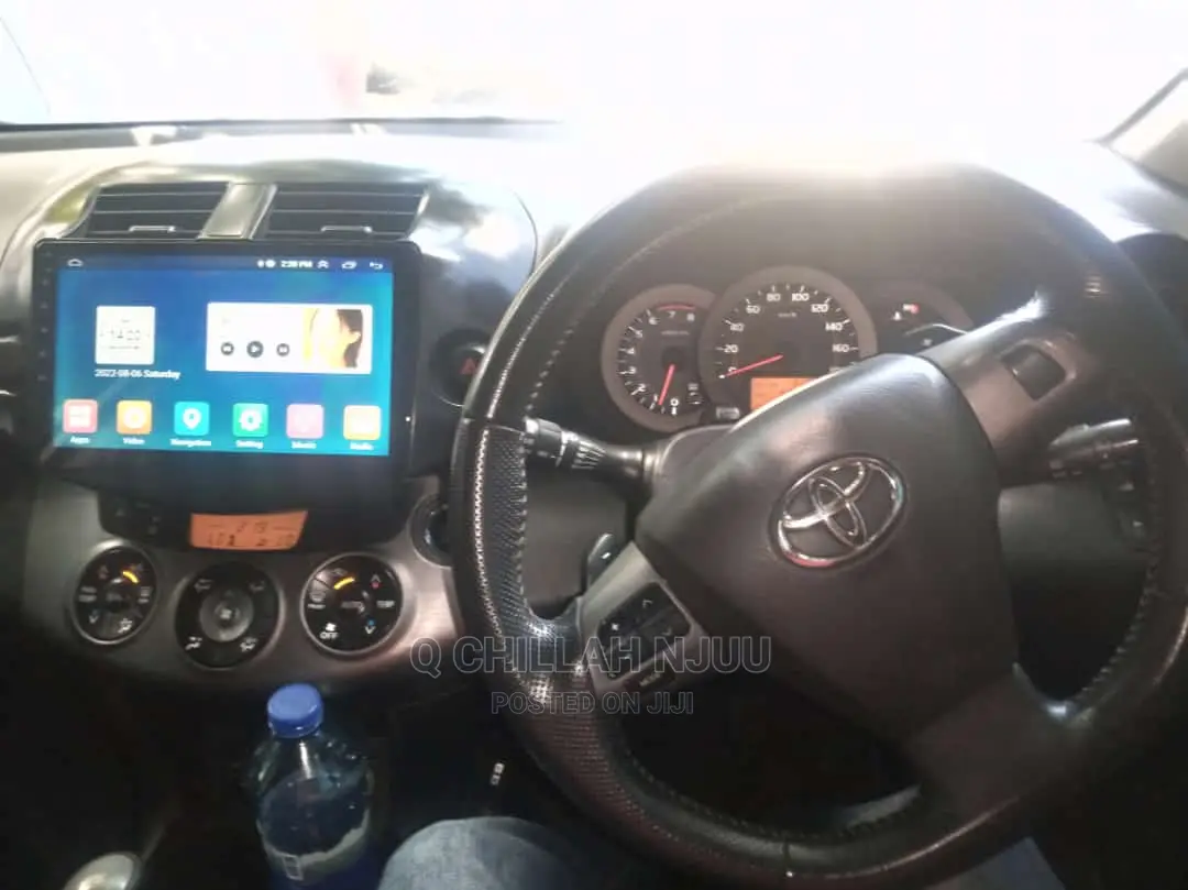 Toyota Vanguard 2010 White