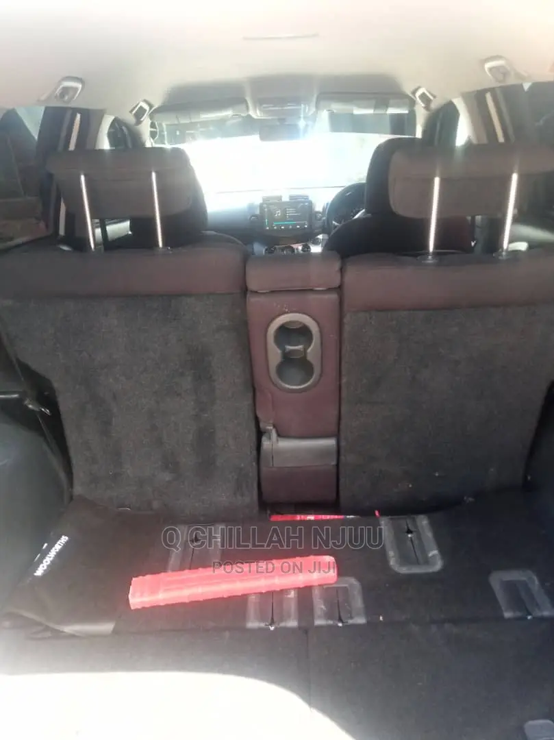 Toyota Vanguard 2010 White