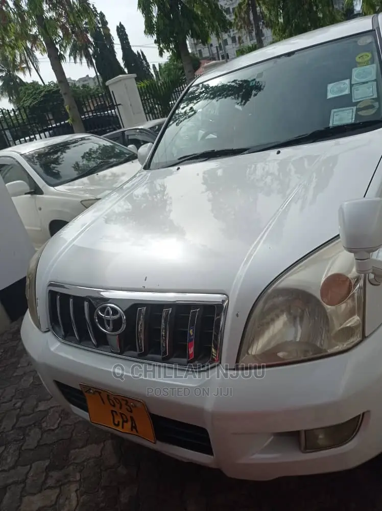 Toyota Land Cruiser Prado 2004 White
