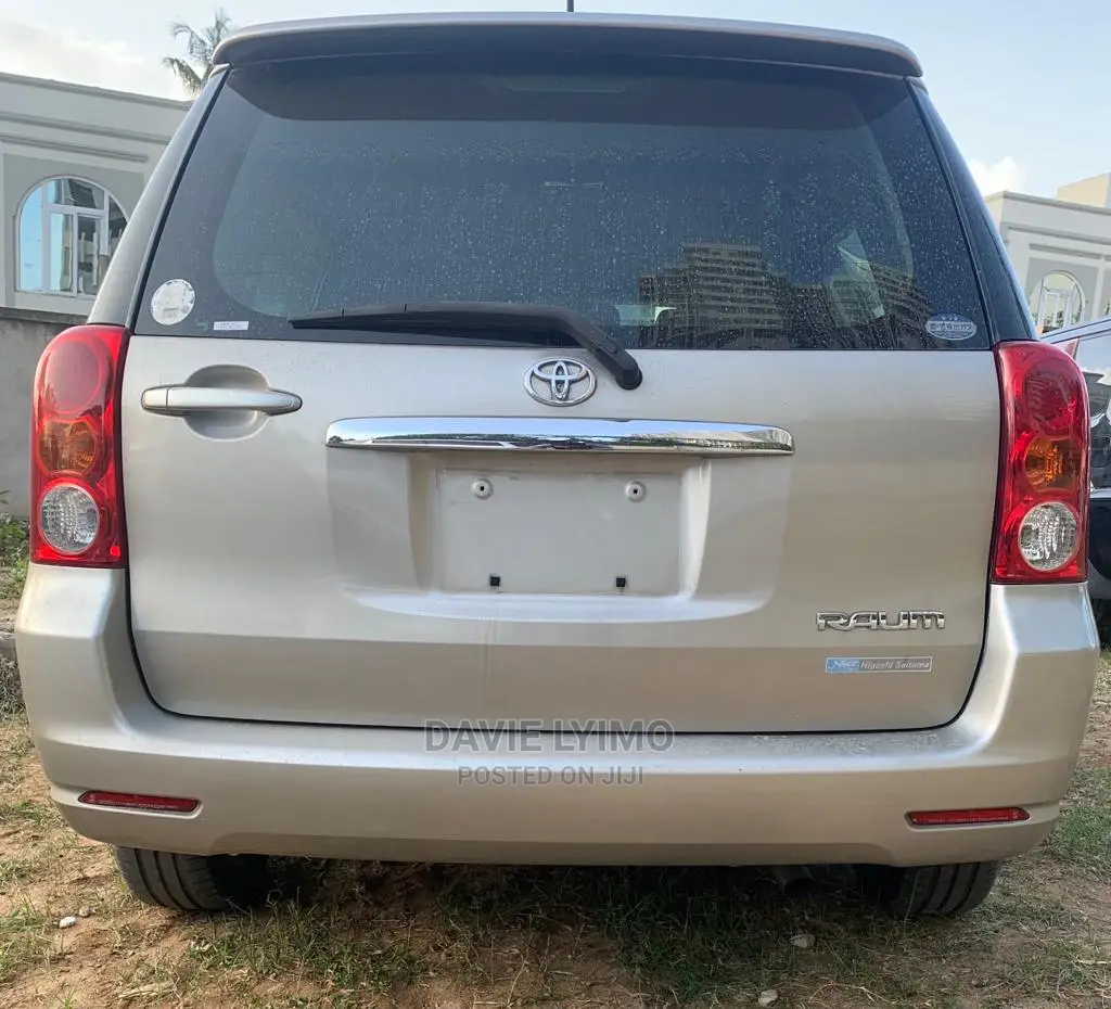 Toyota Raum 2004 Gold