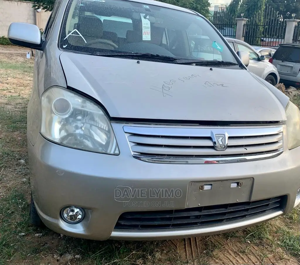 Toyota Raum 2004 Gold