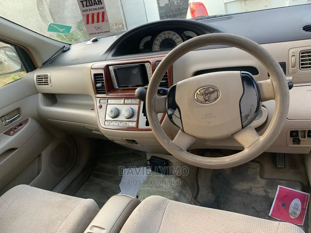 Toyota Raum 2004 Gold