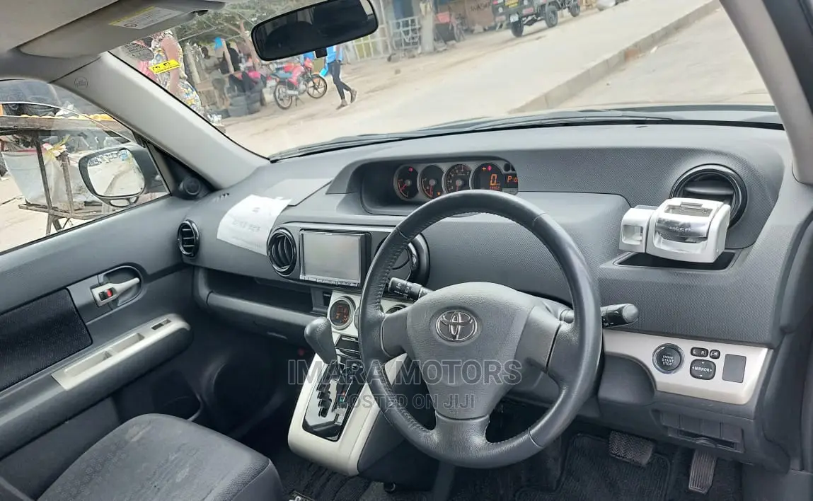 Toyota Corolla Rumion 2008 Black