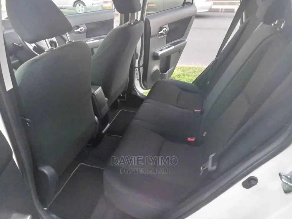 Toyota Corolla Rumion 2010 Pearl