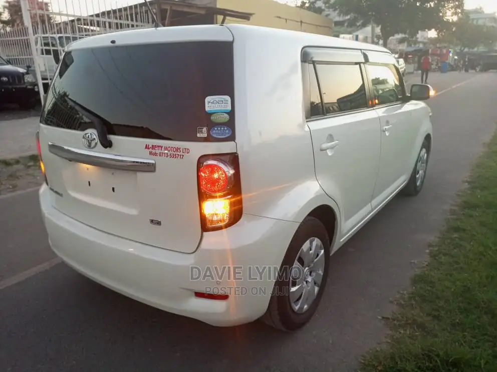 Toyota Corolla Rumion 2010 Pearl