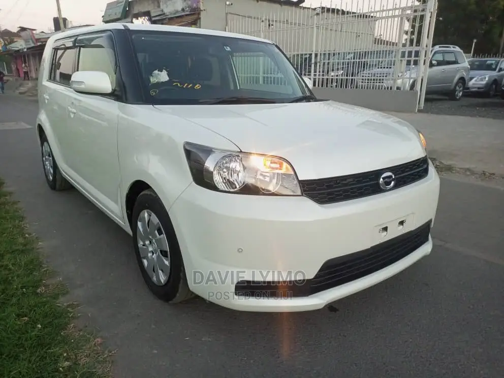 Toyota Corolla Rumion 2010 Pearl