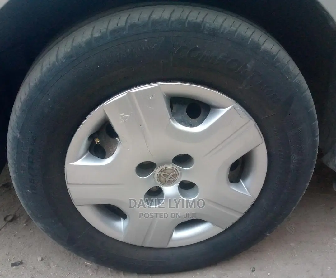 Toyota Corolla Rumion 2010 Pearl