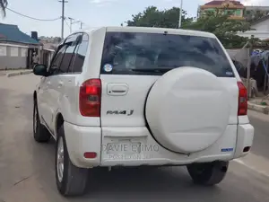Toyota RAV4 2002 White