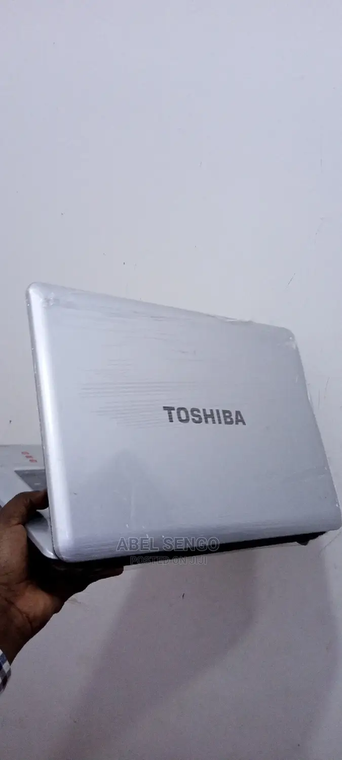 Laptop Toshiba 4GB Intel Core 2 Duo HDD 320GB
