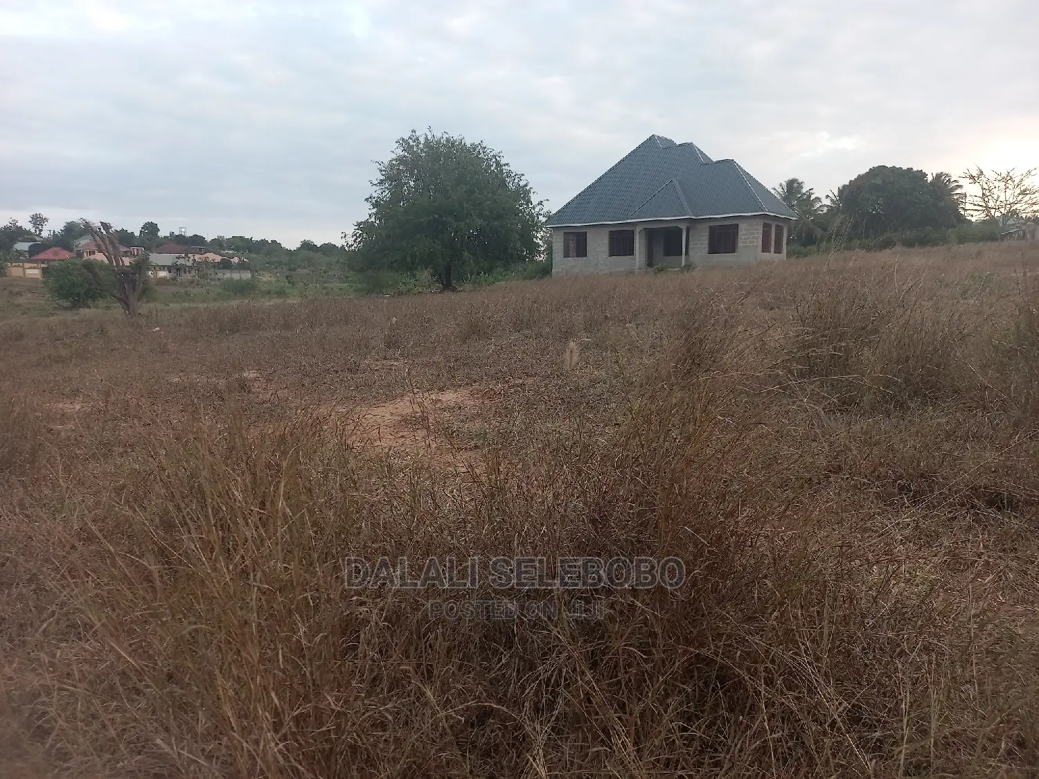 Coner Plot Kwa Biashara Bunju Usalama