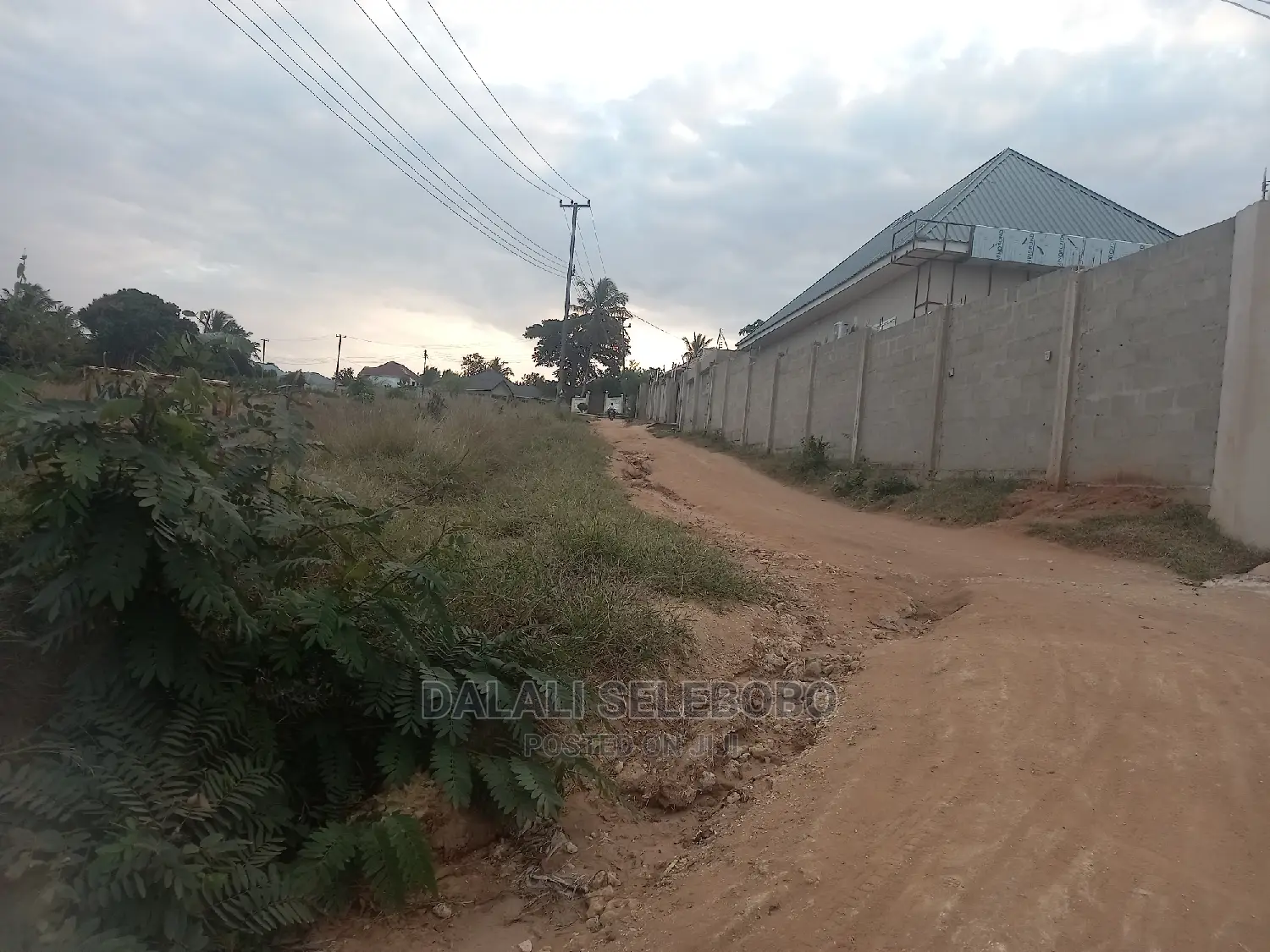 Coner Plot Kwa Biashara Bunju Usalama