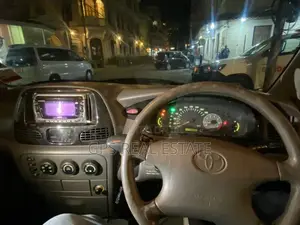 Toyota Noah 2004 Silver