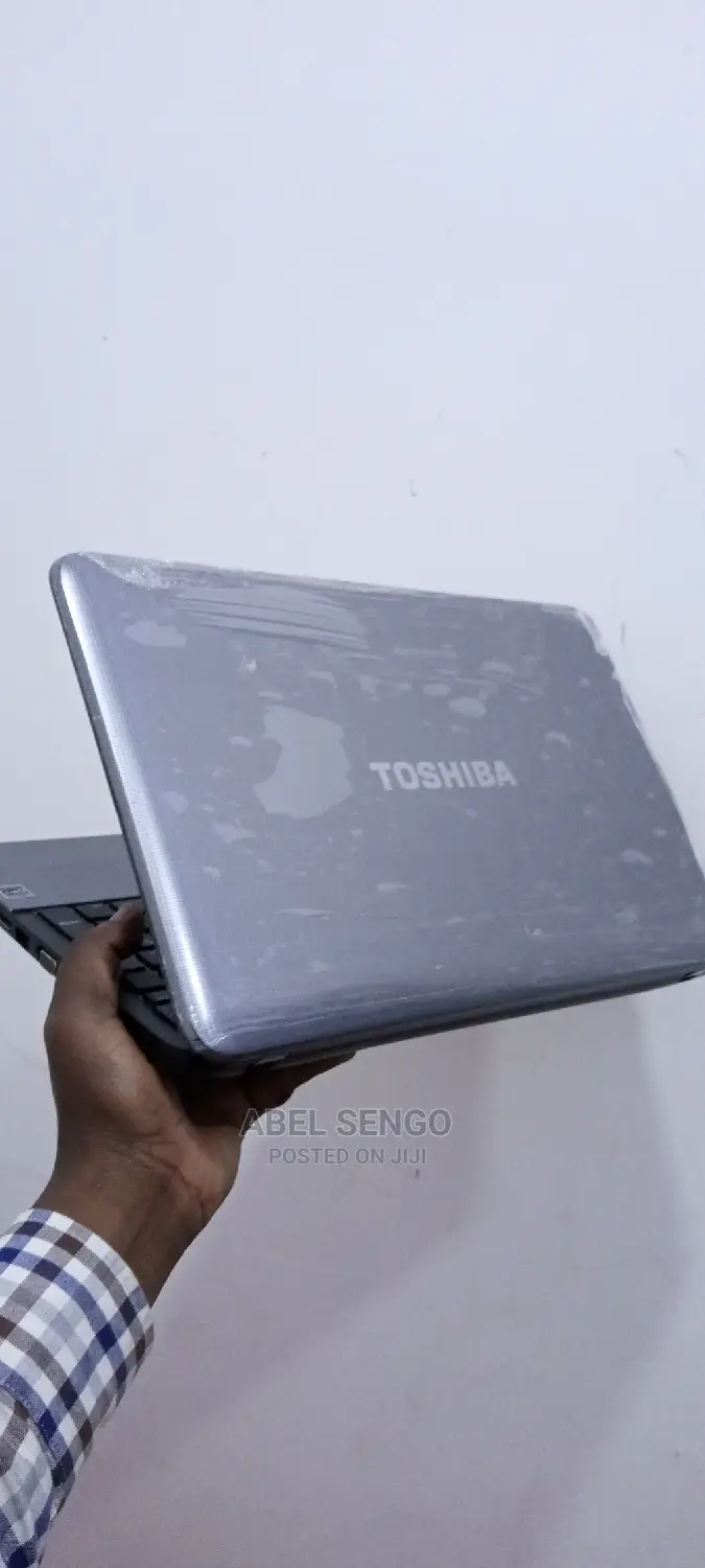 Laptop Toshiba Satellite C665 4GB Intel Core 2 Duo HDD 320GB