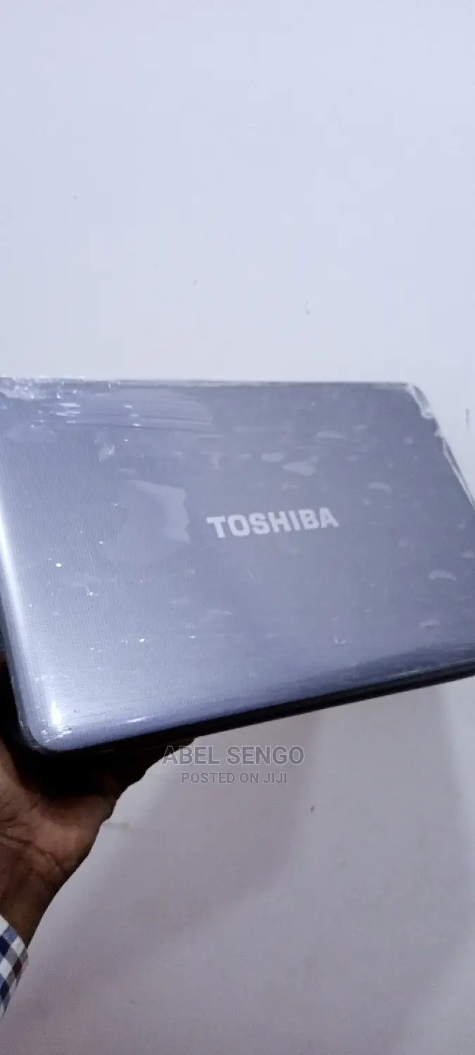 Laptop Toshiba Satellite C665 4GB Intel Core 2 Duo HDD 320GB