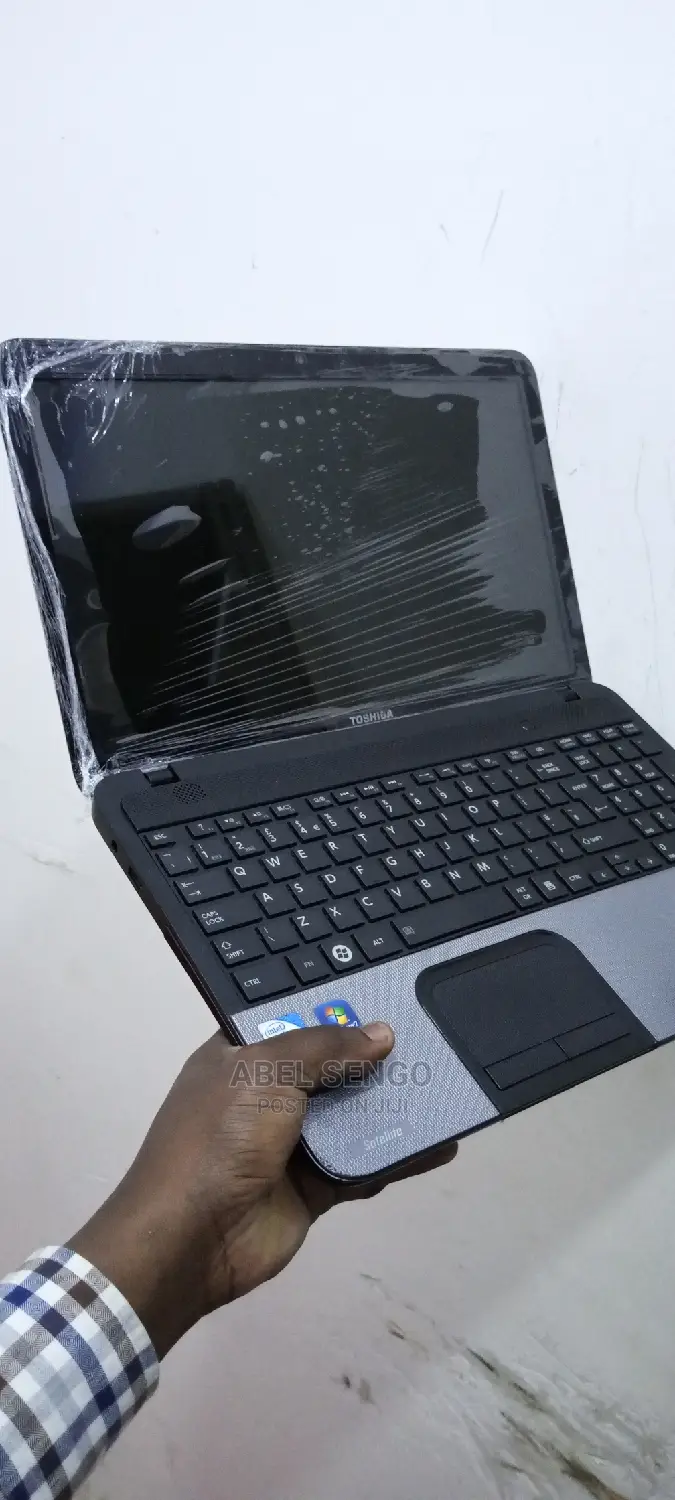 Laptop Toshiba Satellite C665 4GB Intel Core 2 Duo HDD 320GB