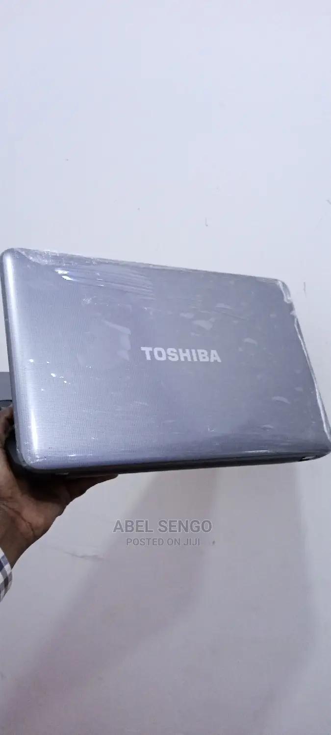Laptop Toshiba Satellite C665 4GB Intel Core 2 Duo HDD 320GB