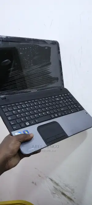 Laptop Toshiba Satellite C665 4GB Intel Core 2 Duo HDD 320GB