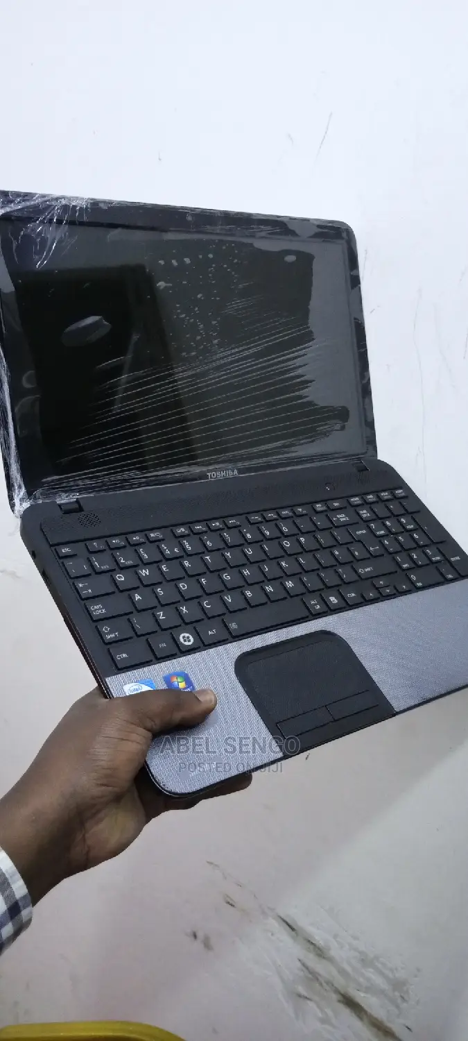 Laptop Toshiba Satellite C665 4GB Intel Core 2 Duo HDD 320GB