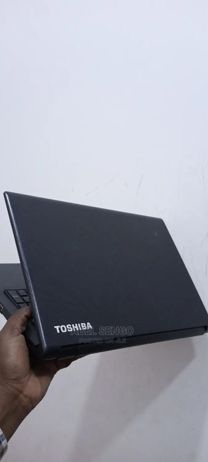 Laptop Toshiba 4GB Intel Core I3 HDD 320GB