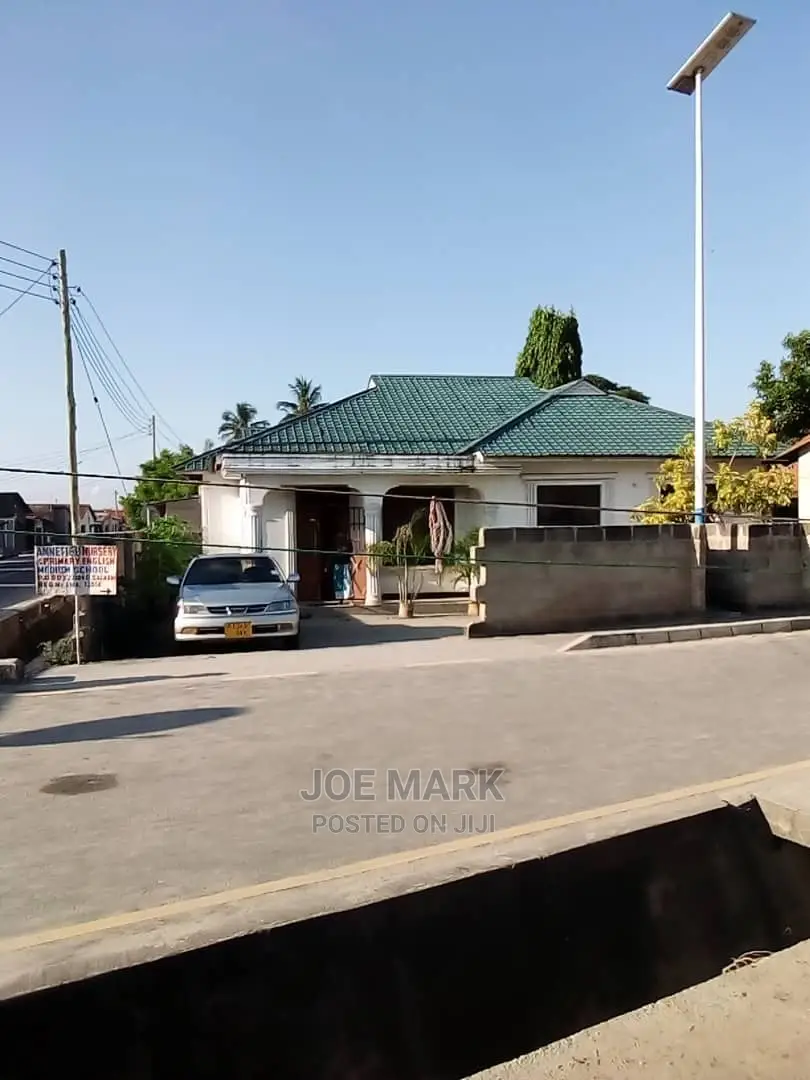 4bdrm House in Mark Real Estate, Yombo Vituka for Sale