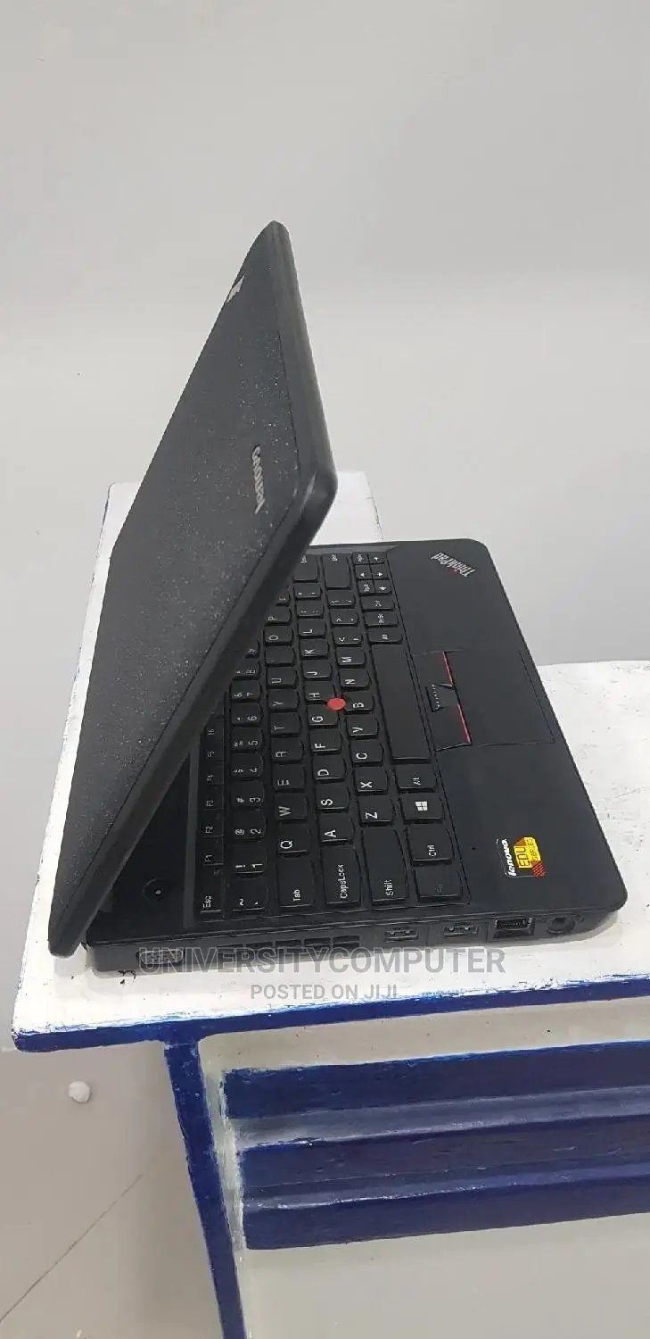 Laptop Lenovo ThinkPad X131e 4GB Intel Core 2 Duo HDD 320GB