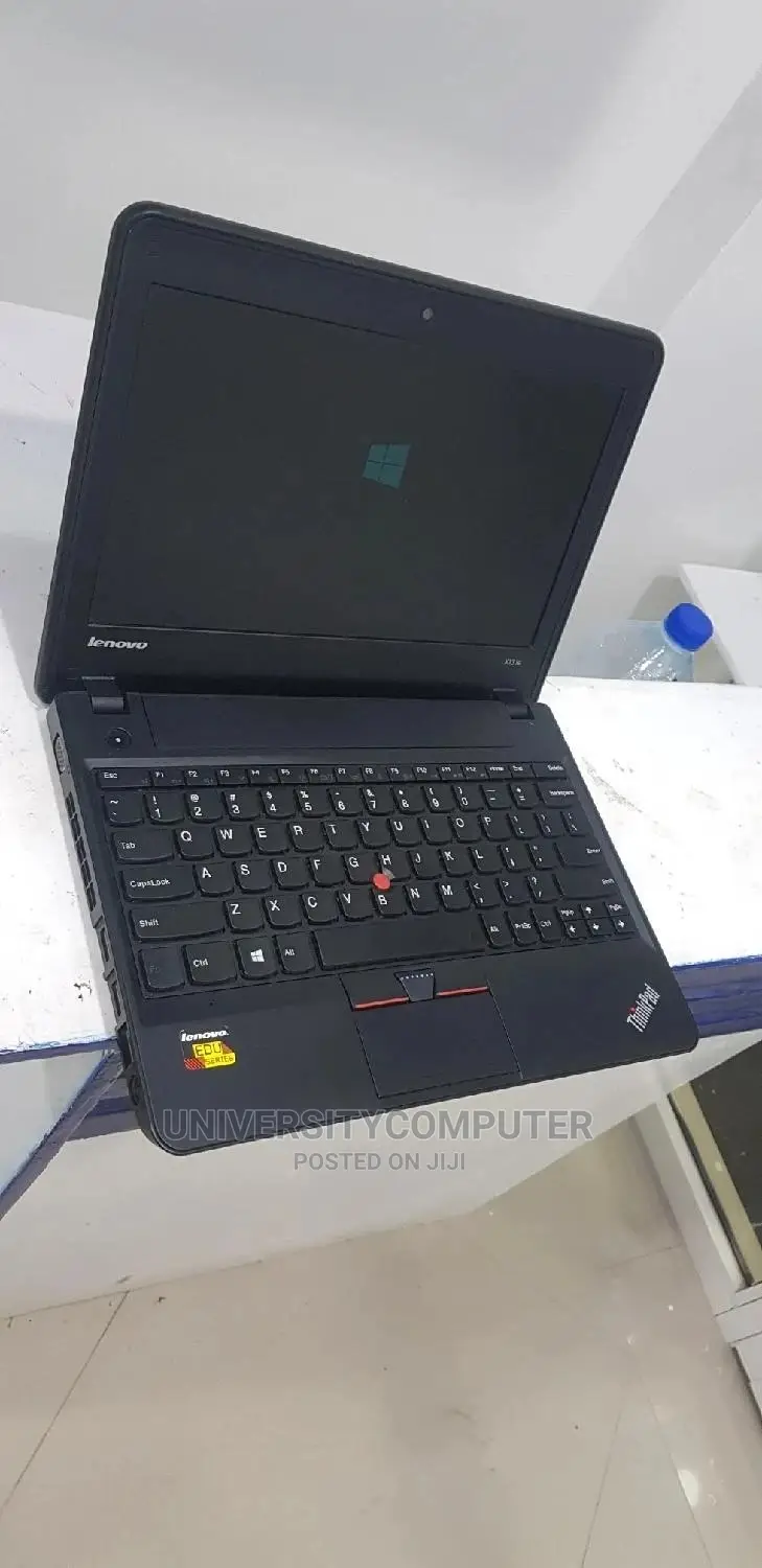 Laptop Lenovo ThinkPad X131e 4GB Intel Core 2 Duo HDD 320GB