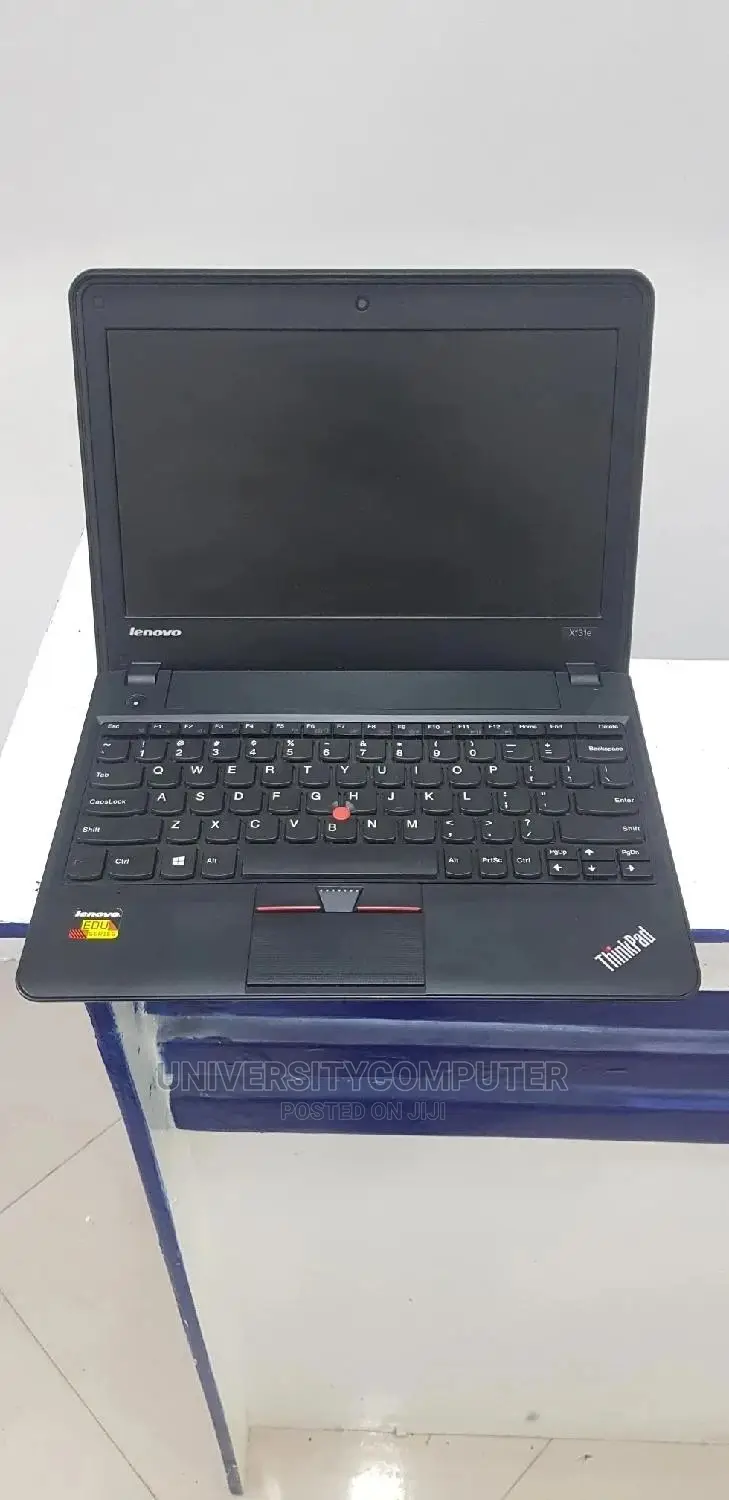 Laptop Lenovo ThinkPad X131e 4GB Intel Core 2 Duo HDD 320GB