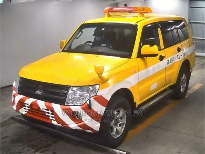 Mitsubishi Pajero 2013 Yellow