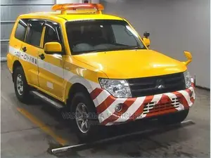Mitsubishi Pajero 2013 Yellow