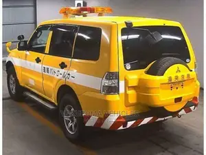Mitsubishi Pajero 2013 Yellow