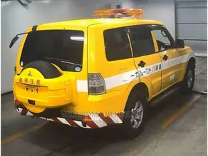 Mitsubishi Pajero 2013 Yellow