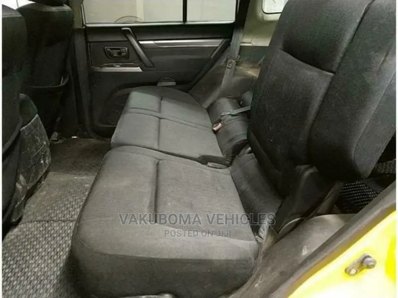 Mitsubishi Pajero 2013 Yellow