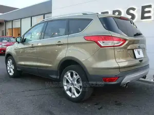 Ford Kuga 2014 Gold