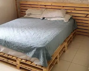 Kitanda Kizuri Sana Cha Pallett