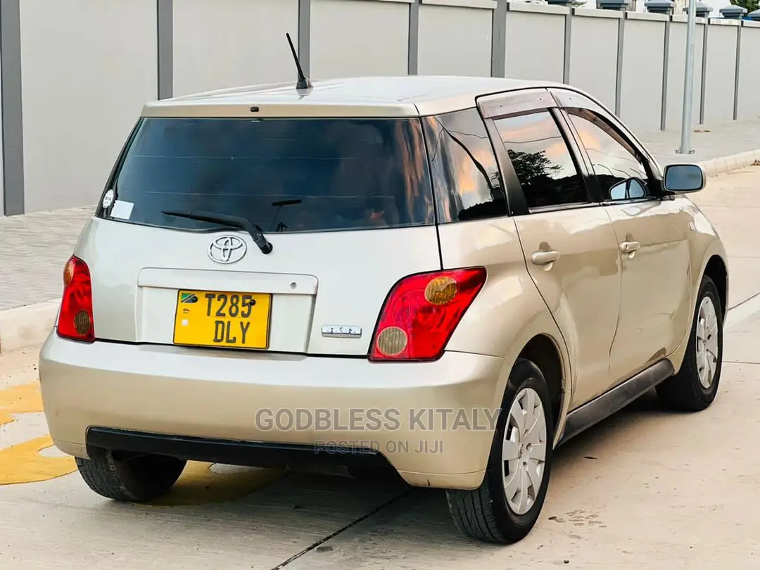 Toyota IST 2003 Gold