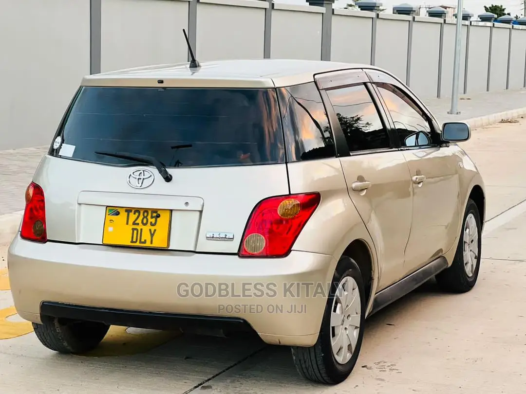 Toyota IST 2003 Gold